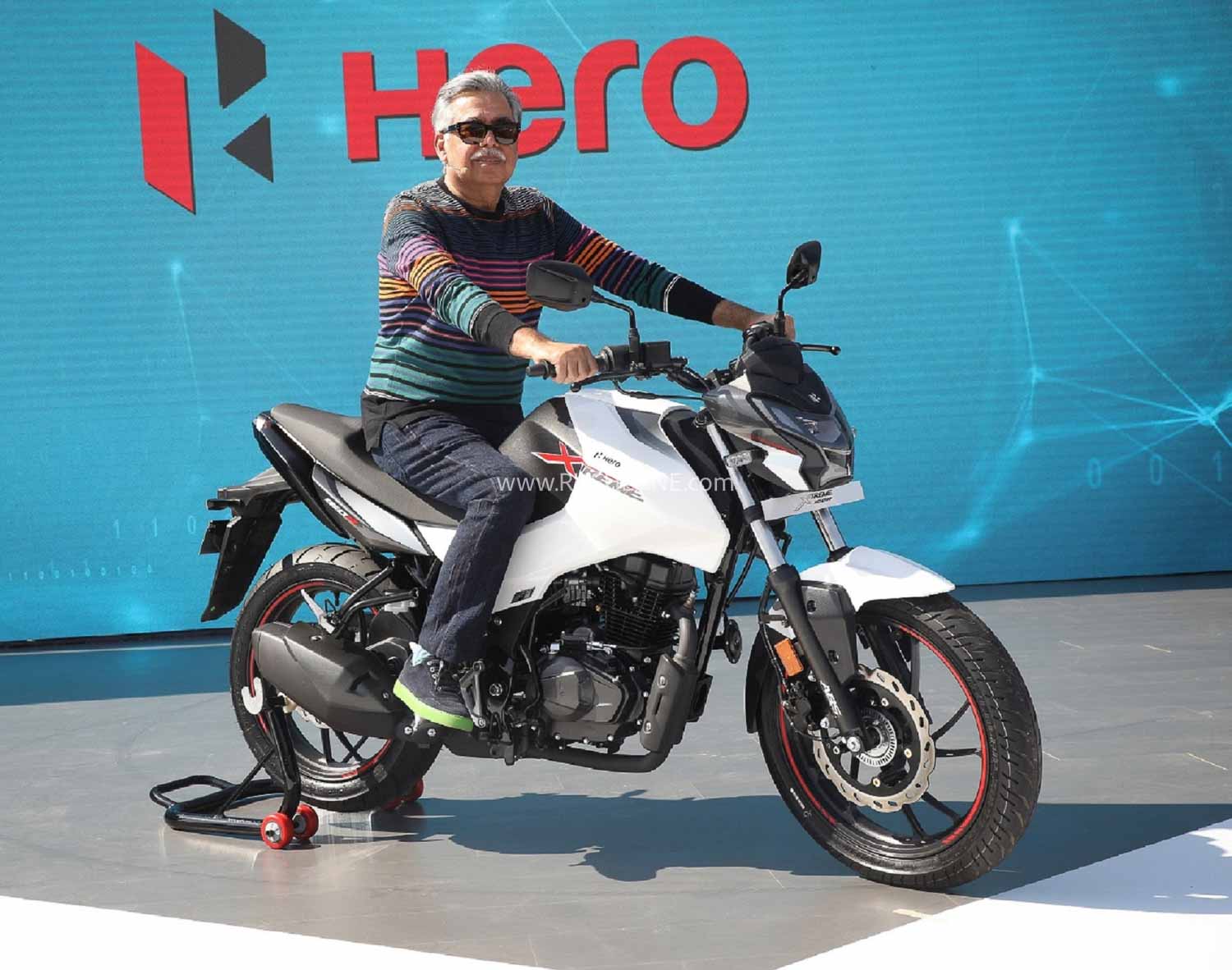 Pawan Munjal with the new Hero Xtreme 160R