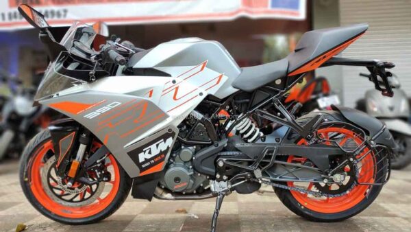KTM RC 390 with MRF Tyres
