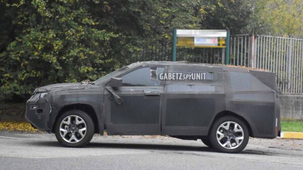2022 Jeep H6 SUV Spied