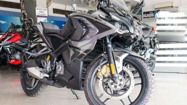 2021 Bajaj Pulsar RS200 Is Re-Launched In Black