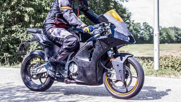 It's an RC4! (KTM Duke 690) | Motorcycle Amino Amino
