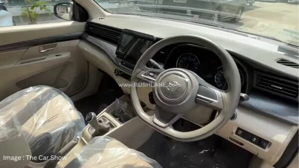 Toyota Rumion G variant interior